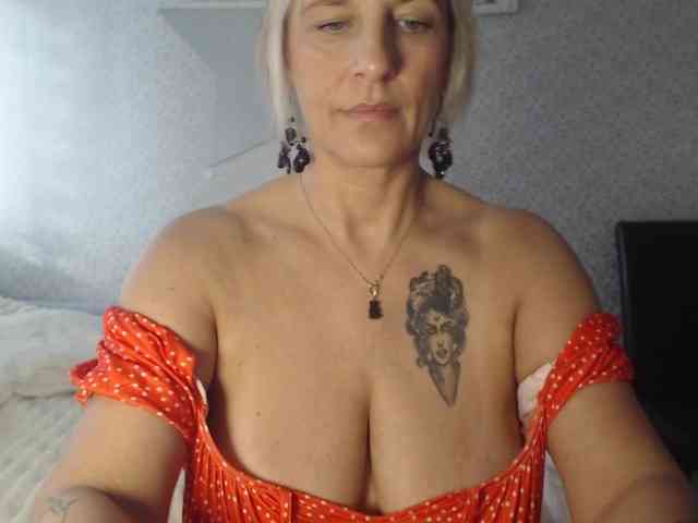 TinaRubia Live Webcam on BongaCams