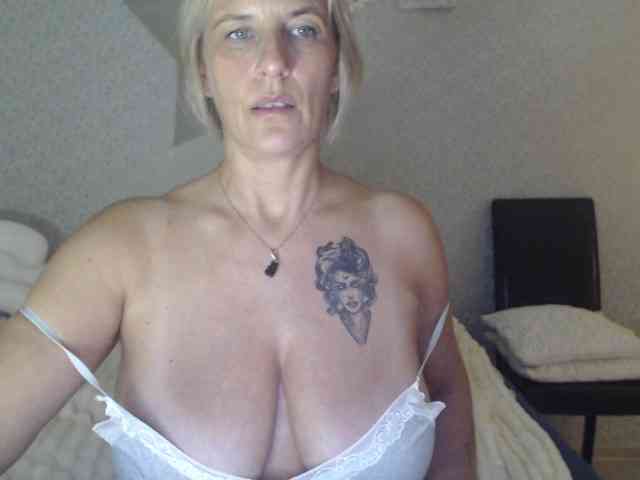 TinaRubia Live Webcam on BongaCams