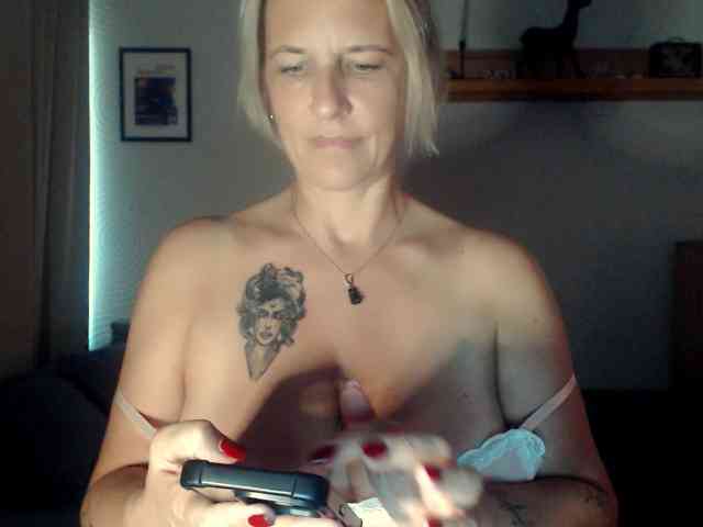 TinaRubia webcam