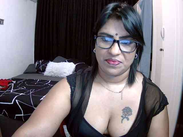 indiandelight001 Live Webcam on BongaCams