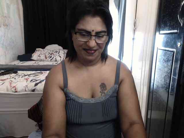 indiandelight001 Live Webcam on BongaCams