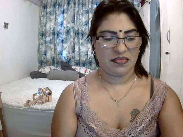 indiandelight001 Live Webcam on BongaCams