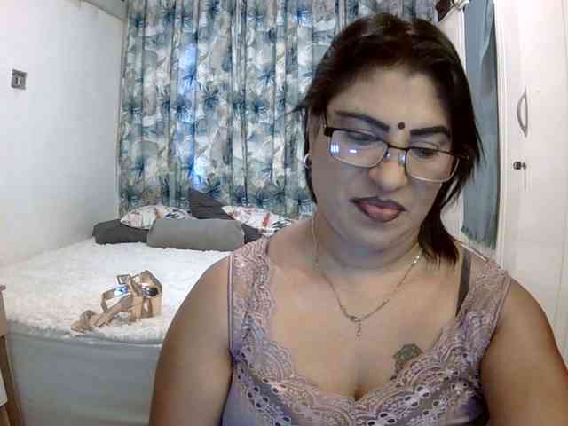 indiandelight001 Live Webcam on BongaCams