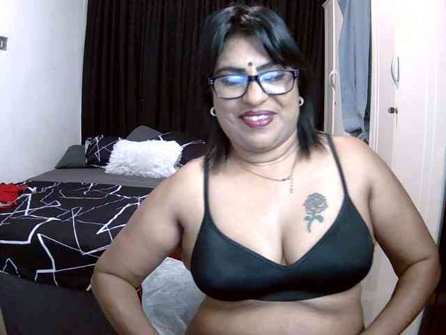 indiandelight001 Live Webcam on BongaCams