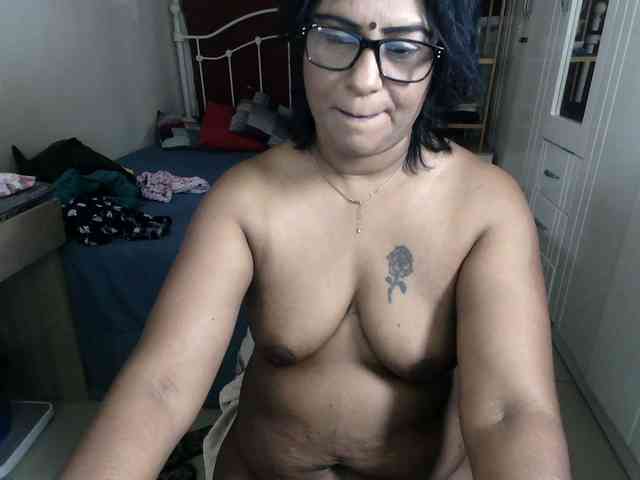 indiandelight001 Live Webcam on BongaCams