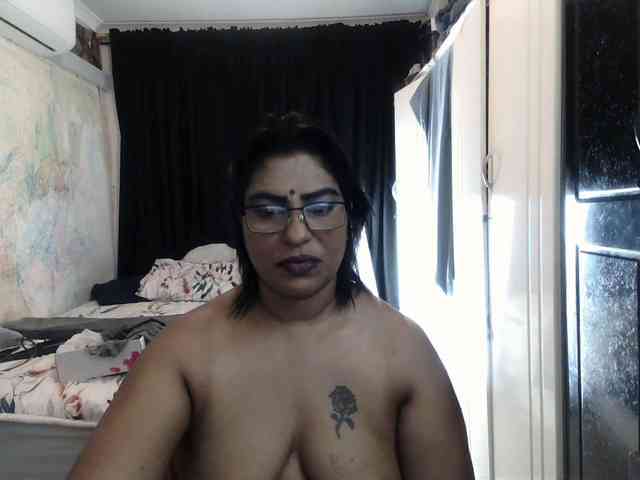 indiandelight001 Live Webcam on BongaCams
