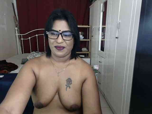indiandelight001 Live Webcam on BongaCams