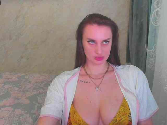 LikaStarrr1 webcam
