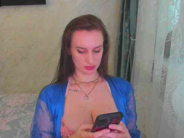LikaStarrr1 webcam