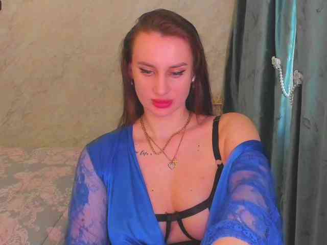 LikaStarrr1 webcam