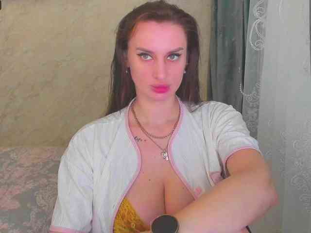 LikaStarrr1 webcam