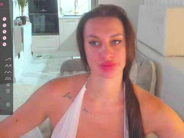 LikaStarrr1 webcam