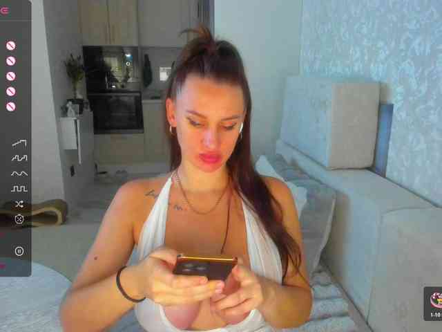 LikaStarrr1 webcam