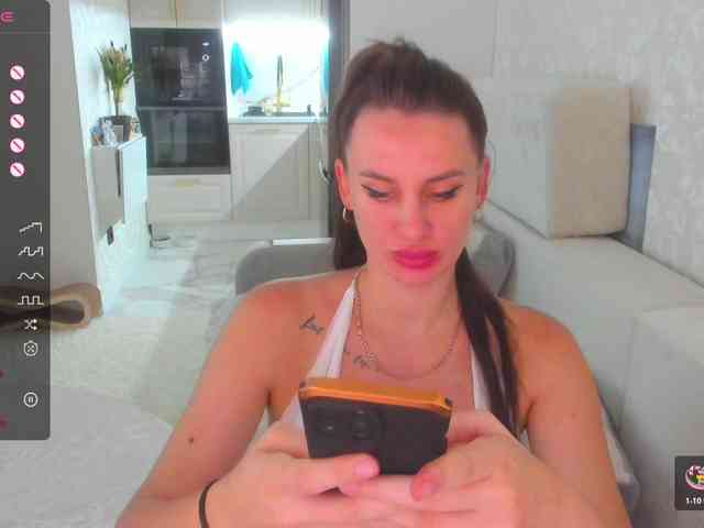 LikaStarrr1 webcam