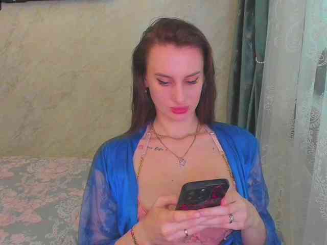 LikaStarrr1 webcam