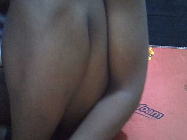 Sweetvine webcam bongacams model stream image