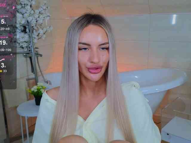 LeilaFlower webcam