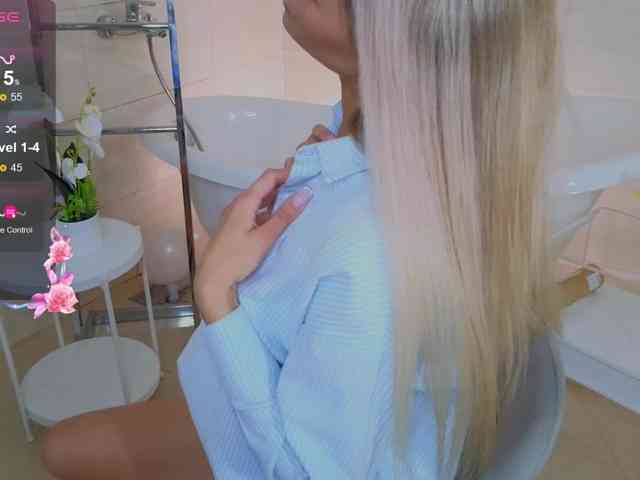 LeilaFlower webcam