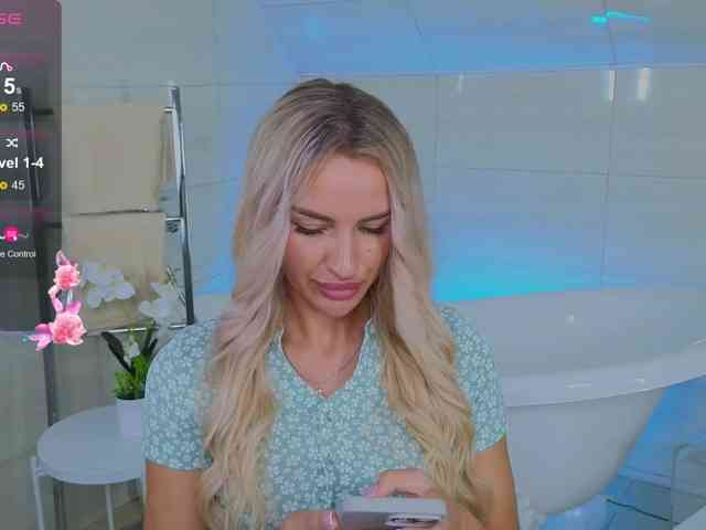 LeilaFlower webcam