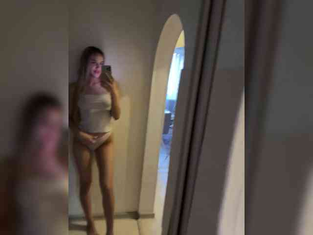 LeilaFlower webcam