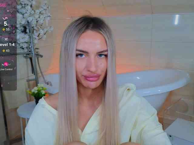 LeilaFlower webcam