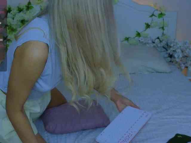 LeilaFlower webcam