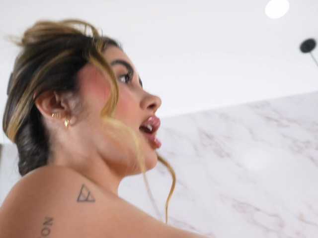 Annyy-Rosse's BongaCams show and profile