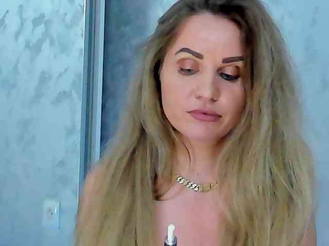 whiteAngel34 webcam