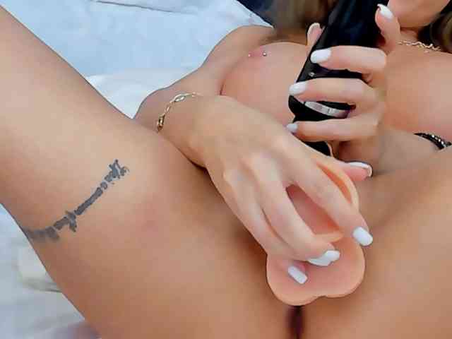 whiteAngel34 webcam