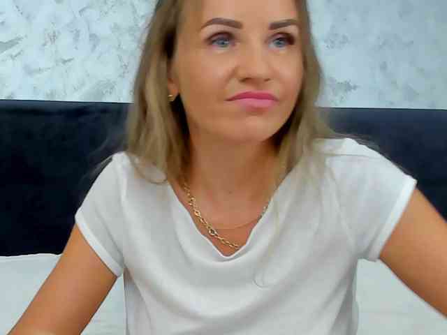whiteAngel34 webcam