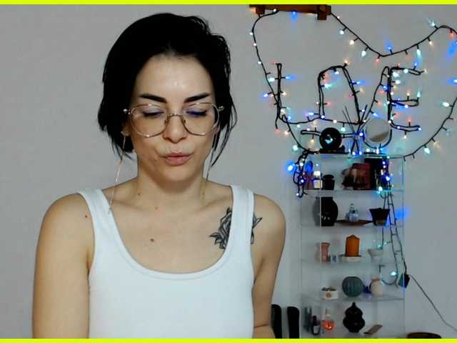 Sexmilfxx's BongaCams show and profile