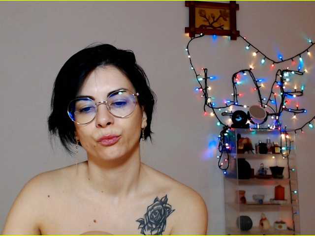 Sexmilfxx's BongaCams show and profile