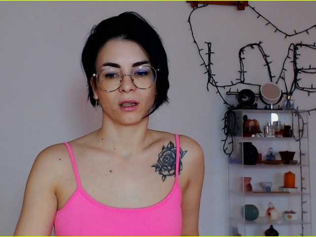 Sexmilfxx's BongaCams show and profile