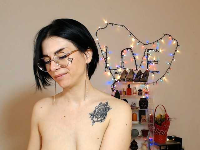 Sexmilfxx's BongaCams show and profile