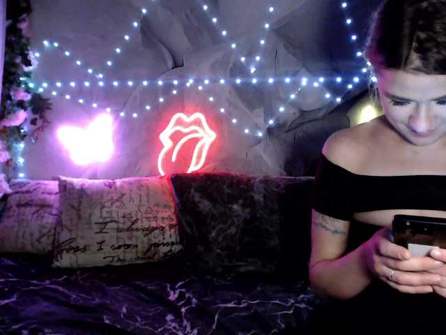 2Laski2's BongaCams show and profile