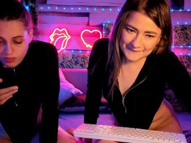 2Laski2's BongaCams show and profile