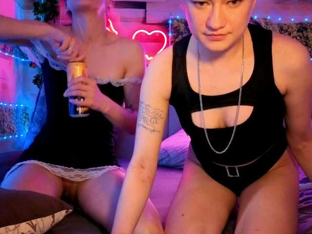 2Laski2's BongaCams show and profile