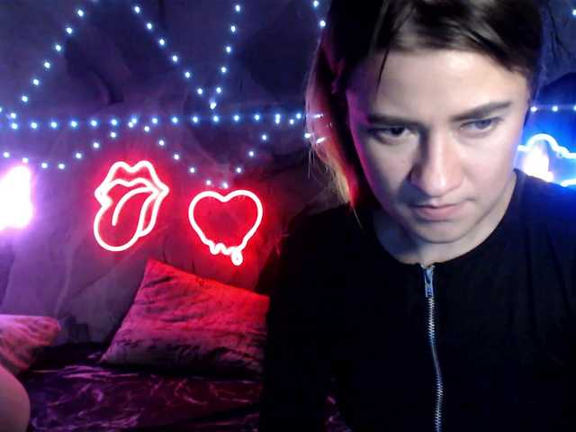 2Laski2's BongaCams show and profile