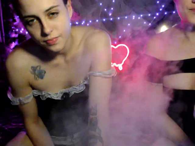 2Laski2's BongaCams show and profile