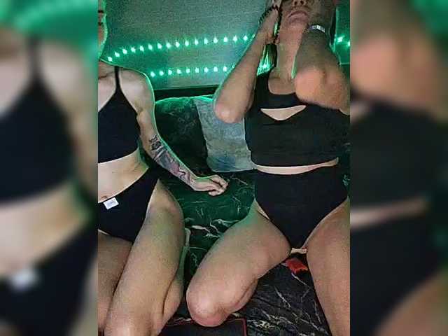  2Laski2 chat room