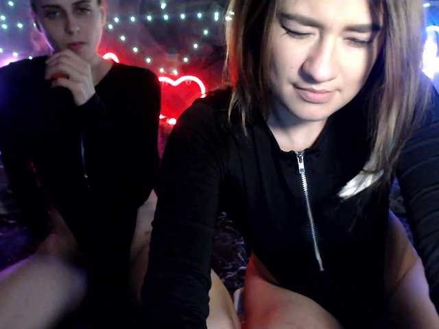 2Laski2's BongaCams show and profile