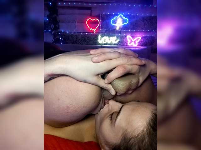 2Laski2's BongaCams show and profile