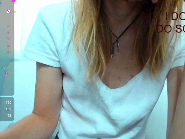 Beellami (23, White Cam Girl) performing ass fucking.