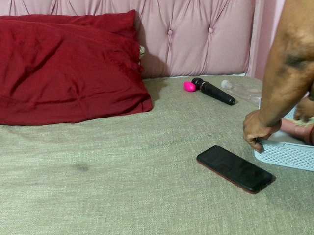 SweetMellowX1-1's BongaCams show and profile