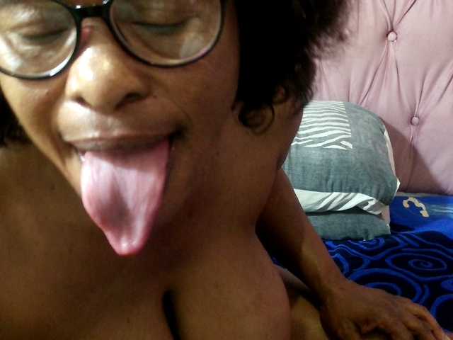 SweetMellowX1-1's BongaCams show and profile