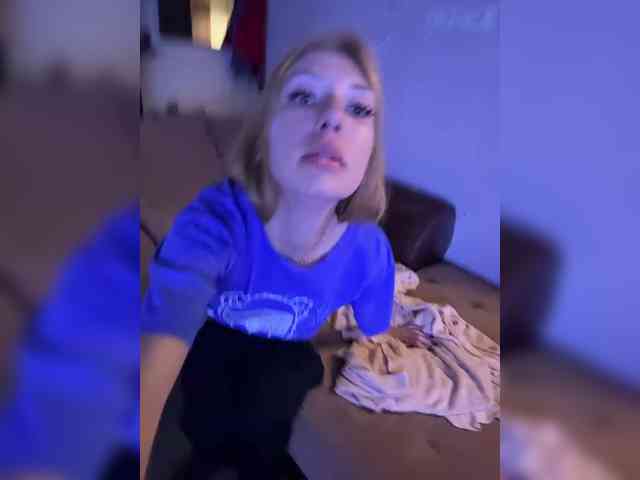 AnnaMaks12 webcam