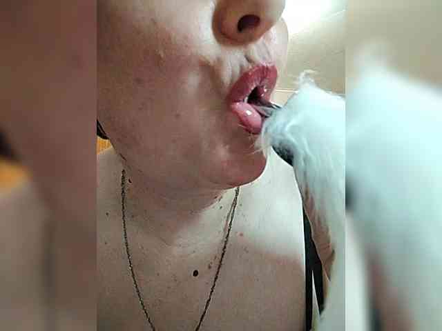 IsXLoves webcam
