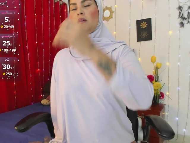 AishaAmin's BongaCams show and profile