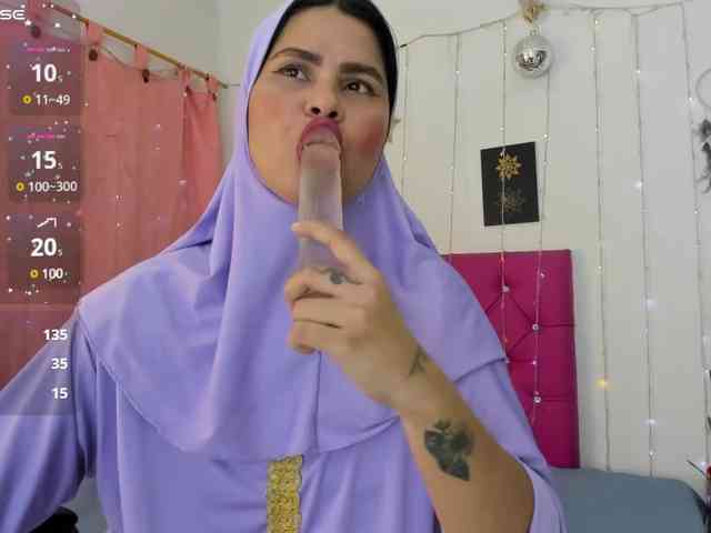 AishaAmin webcam