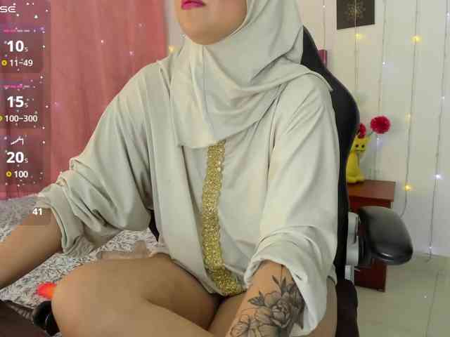 AishaAmin webcam